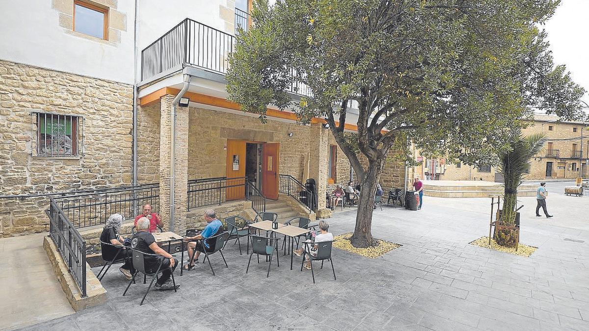 El patio interior de Casa Muruzábal se ha incorporado al patrimonio público y se ha unido a la plaza principal del pueblo.