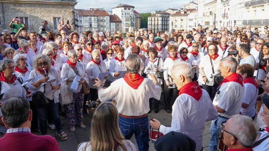 Los auroros honran a la Virgen Blanca