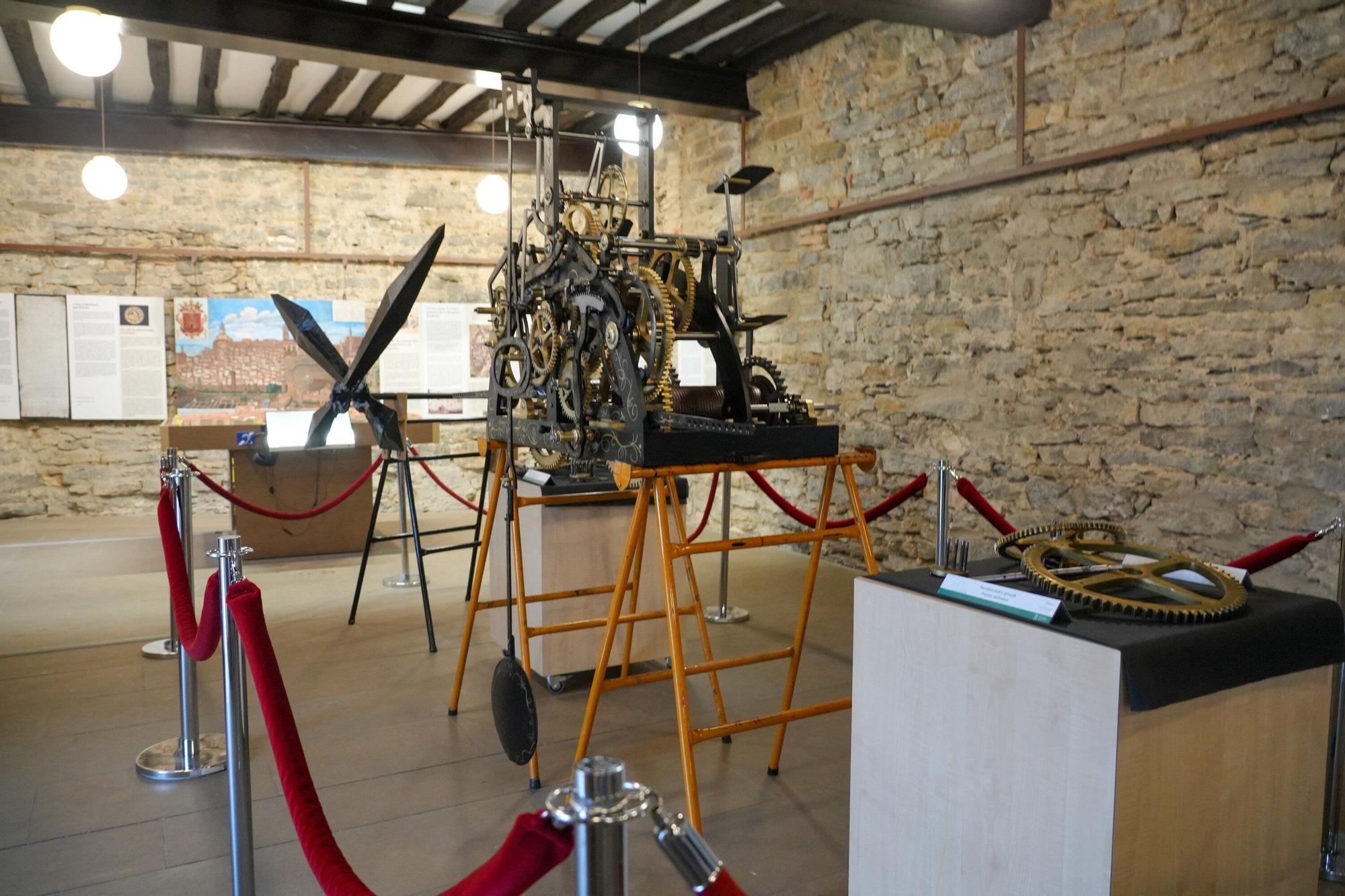 En imágenes: Exposición de la maquinaria del reloj de la torre de San Miguel