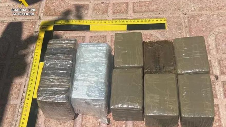 Hallan en &quot;estado deplorable&quot; a una niña en una vivienda  donde se vendía hachís