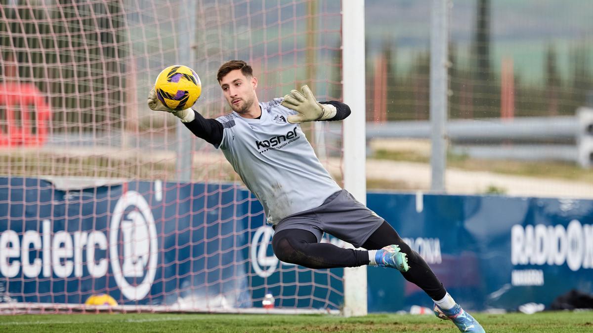 Pablo Valencia, en un entrenamiento durante su etapa en Osasuna.