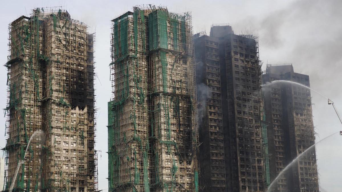 Así quedaron los edificios incendiados tras apagarse las llamas.