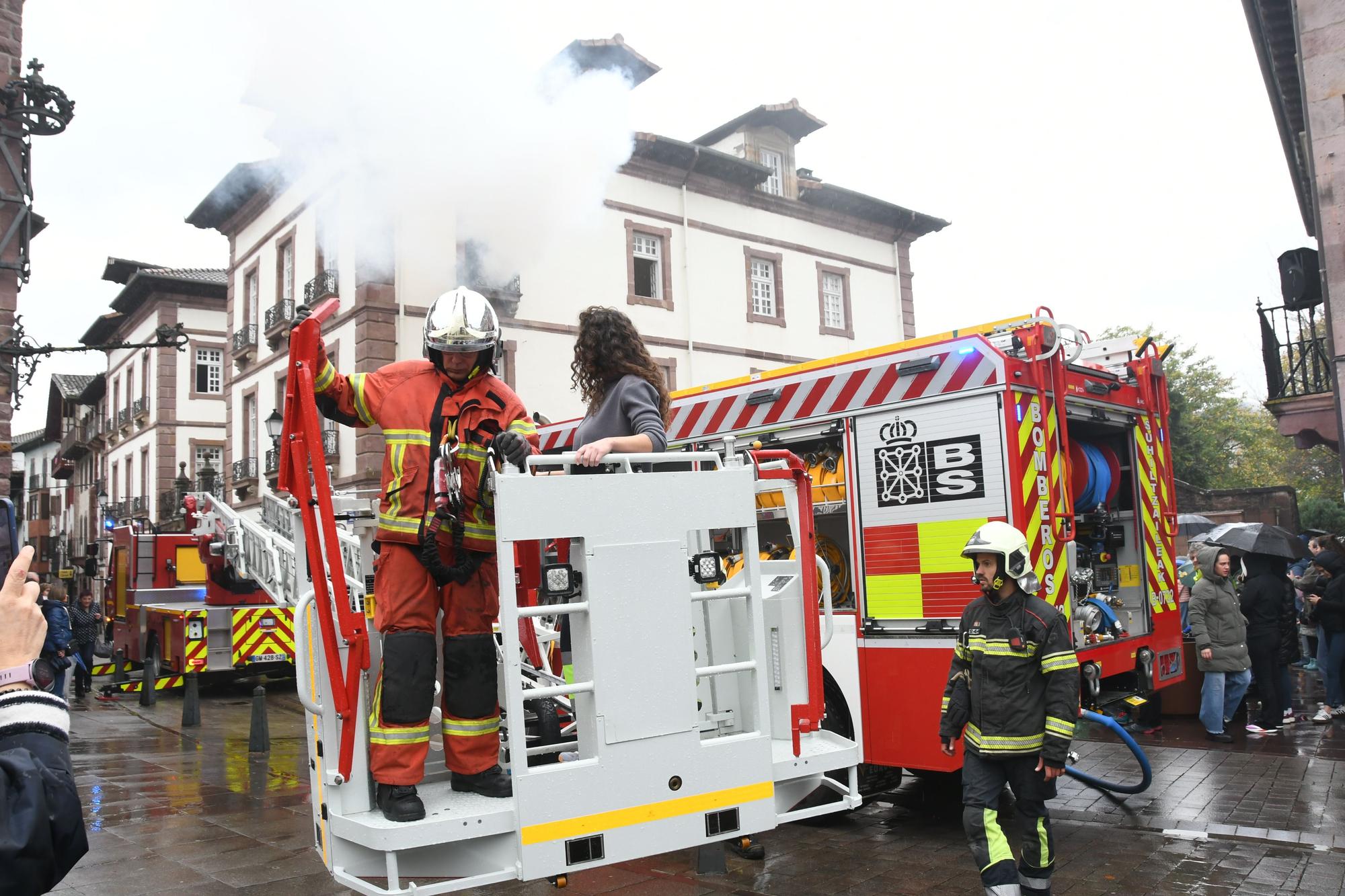 Las sirenas rompen el silencio de Elizondo