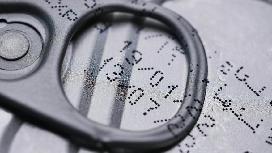 ¿Deberías comer alimentos a punto de caducar?: la OCU responde