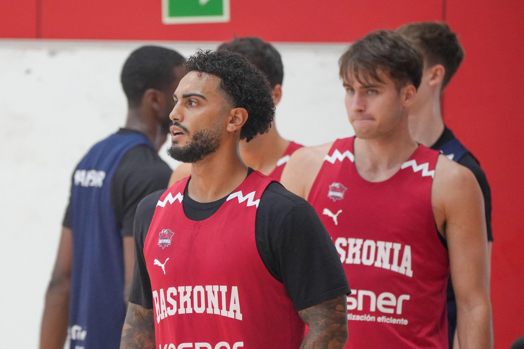 En imágenes: Así entrena el Baskonia bajo las órdenes de Galbiati