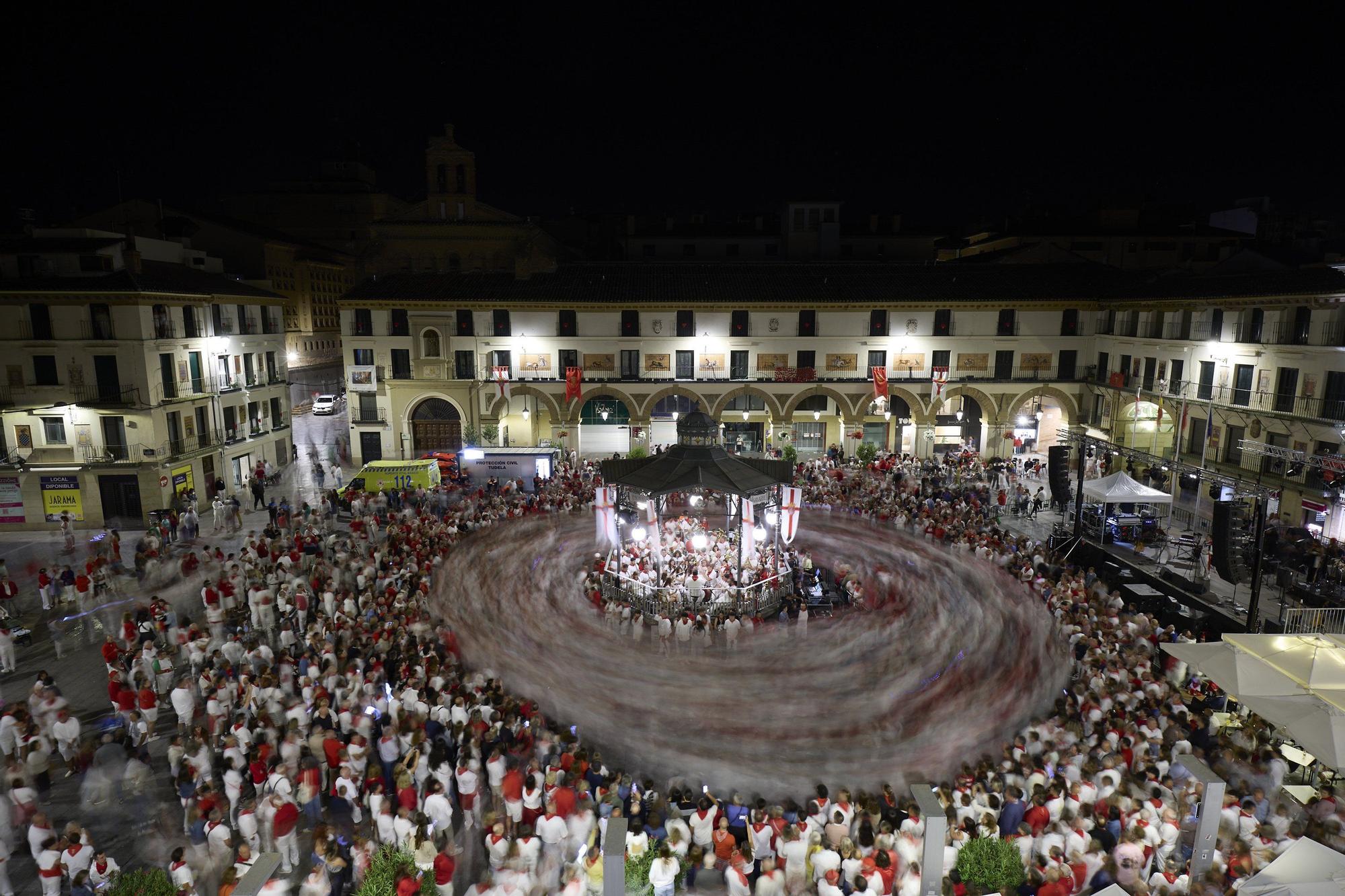 Fotos del baile de La Revoltosa en Tudela