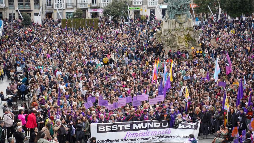 Vitoria vuelve a teñirse de morado