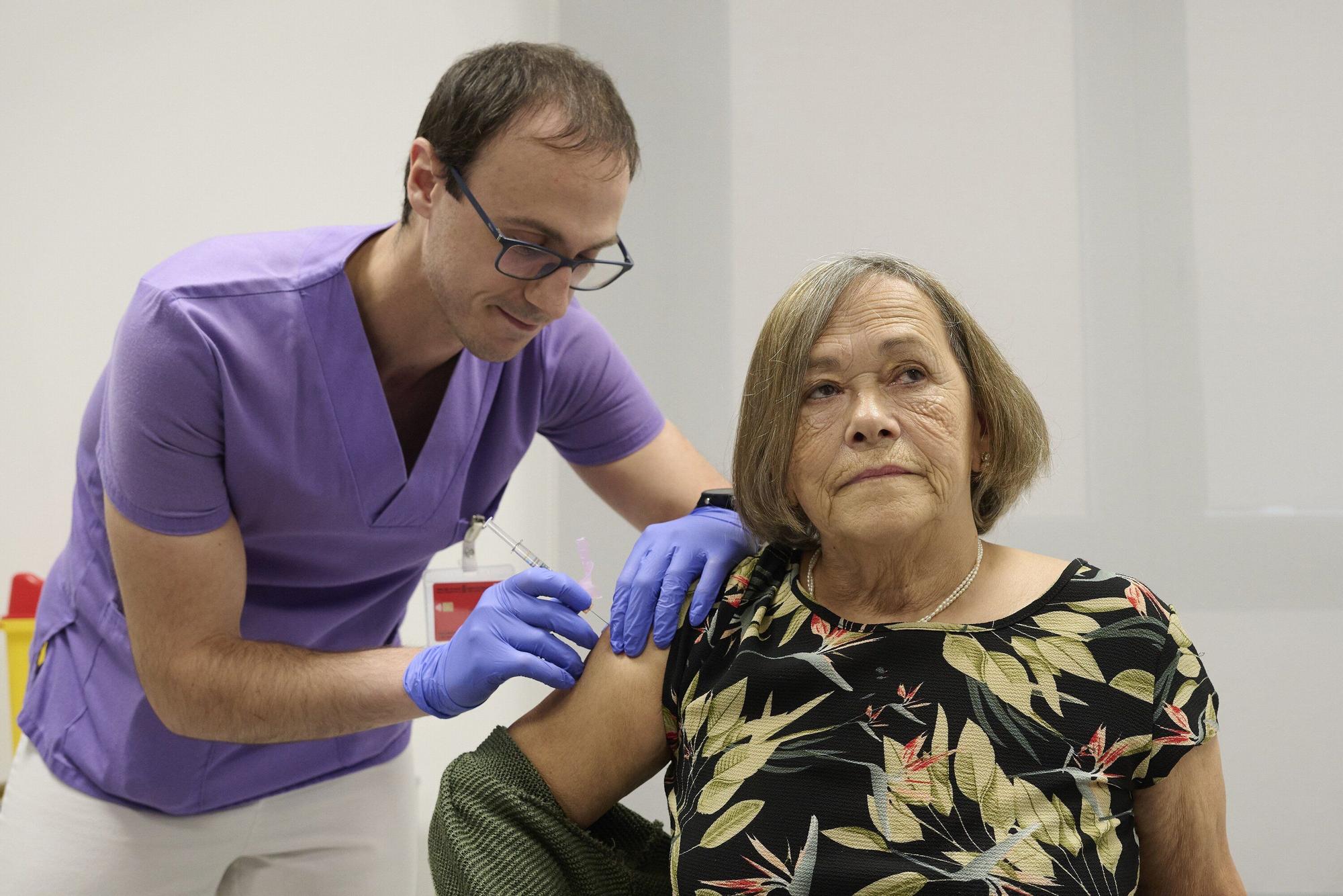 Arranca la campaña de vacunación de vacunación contra la gripe y el Covid del curso 25-26