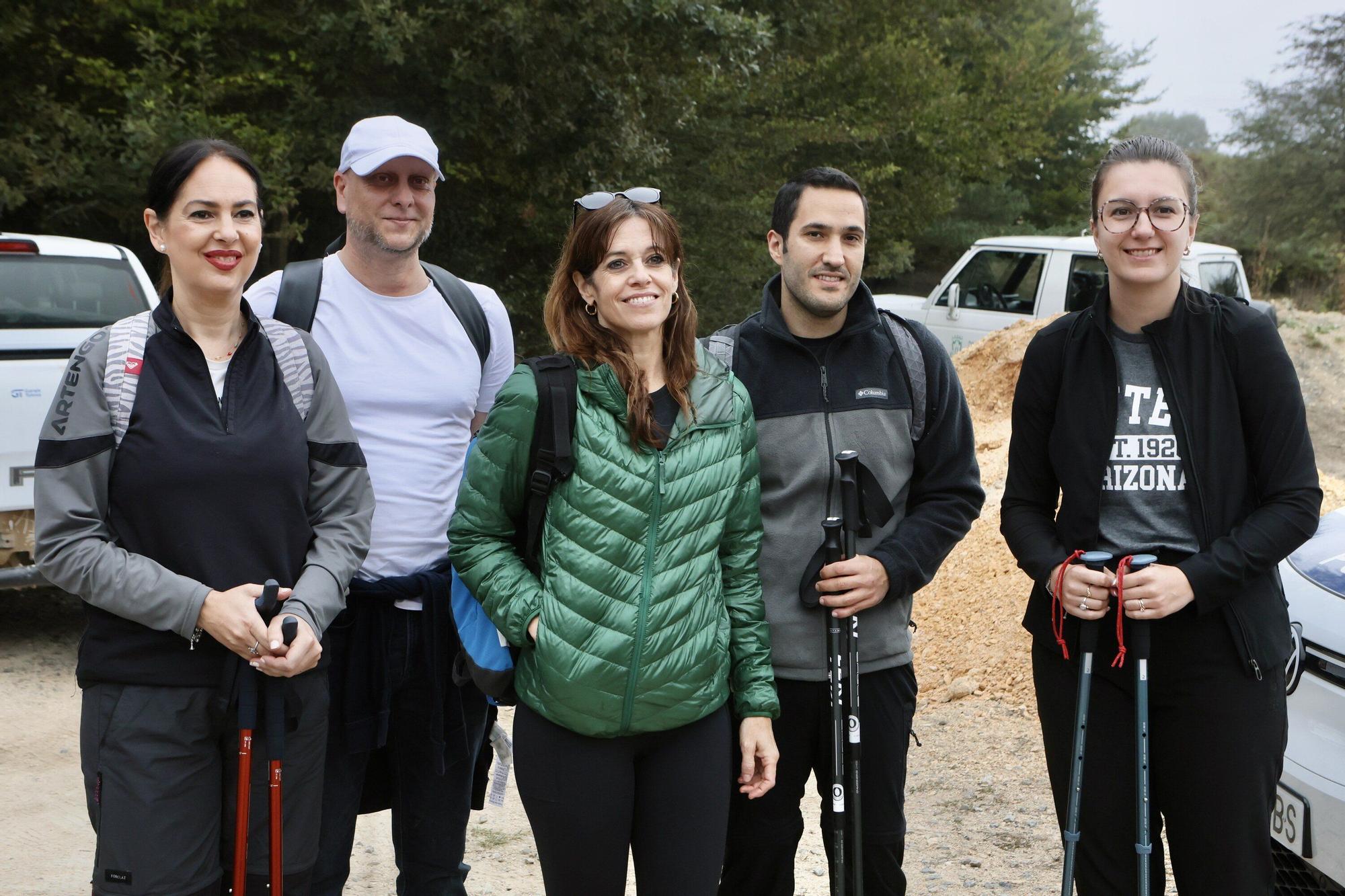 En imágenes: La corporación municipal recorre los mojones en el Día de Olarizu