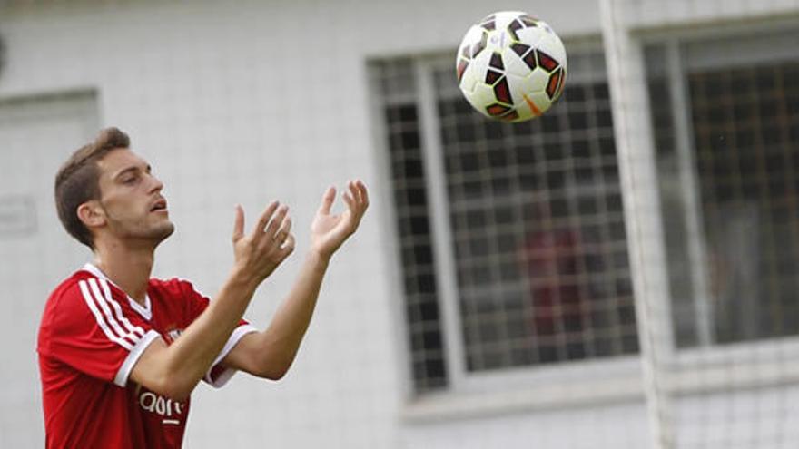 Torres: &quot;El equipo debe competir y defender el escudo de Osasuna&quot;