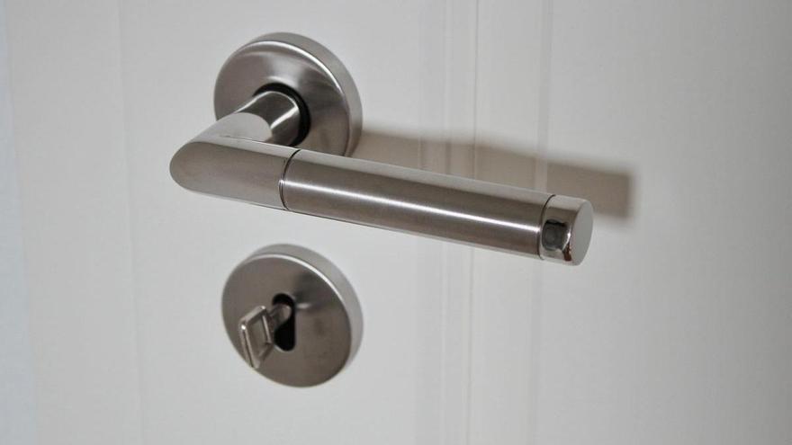 Despídete de las puertas atascadas: cómo hacer para volver a abrirlas sin dañarlas