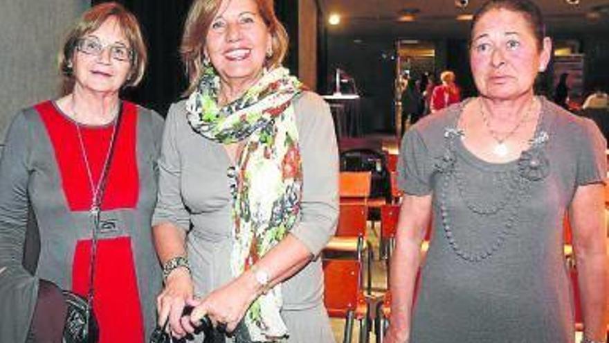 María Jesús Ruiz, Pilar Dávila y Carmen Apalategi se acercaron a la presentación de la nueva plataforma web.
