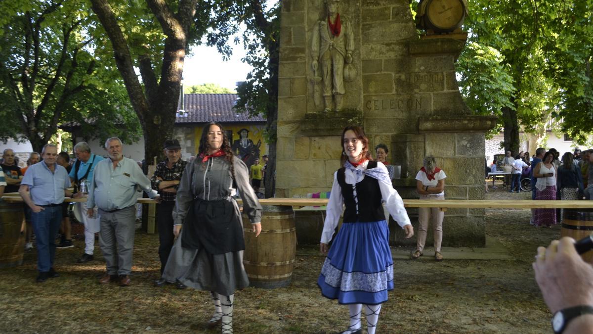 Un momento de la despedida a Celedón en Zalduondo.