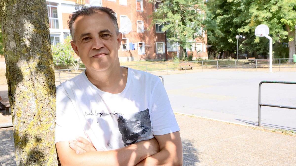 David Gil posa para la entrevista concedida a este periódico.