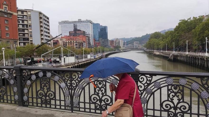 El Ayuntamiento de Bilbao pide precaución ante la alerta naranja por rachas de viento de hasta 120 km/h