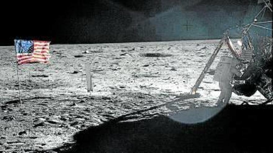 Foto histórica de la llegada del hombre a la Luna.