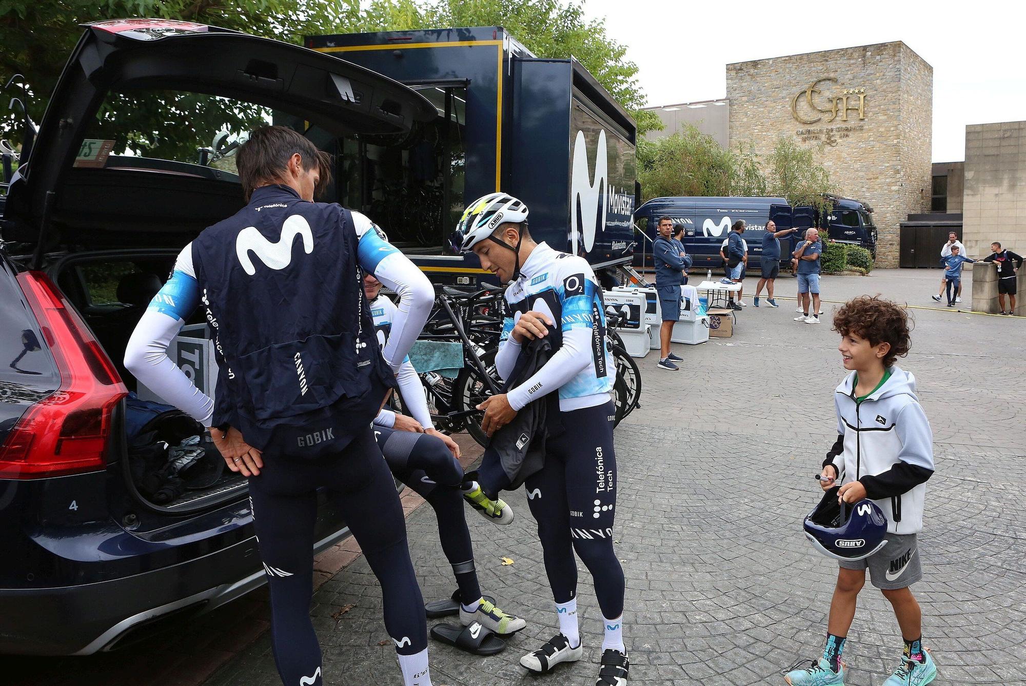 Movistar Team sale a rodar por la Comarca de Pamplona en la jornada de descanso de La Vuelta