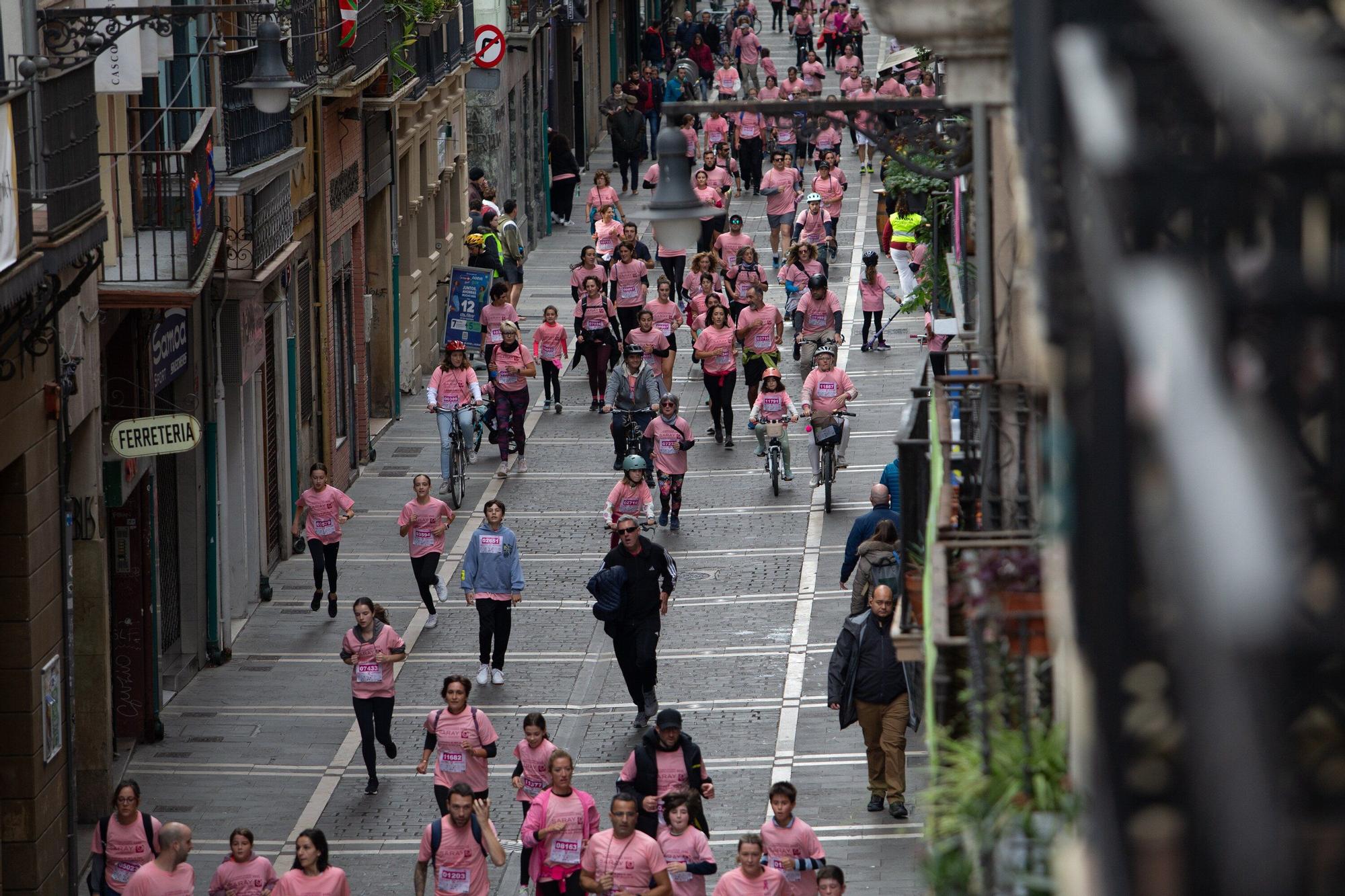 Fotos de la Carrera contra el Cáncer de Mama de Saray en Pamplona 2025