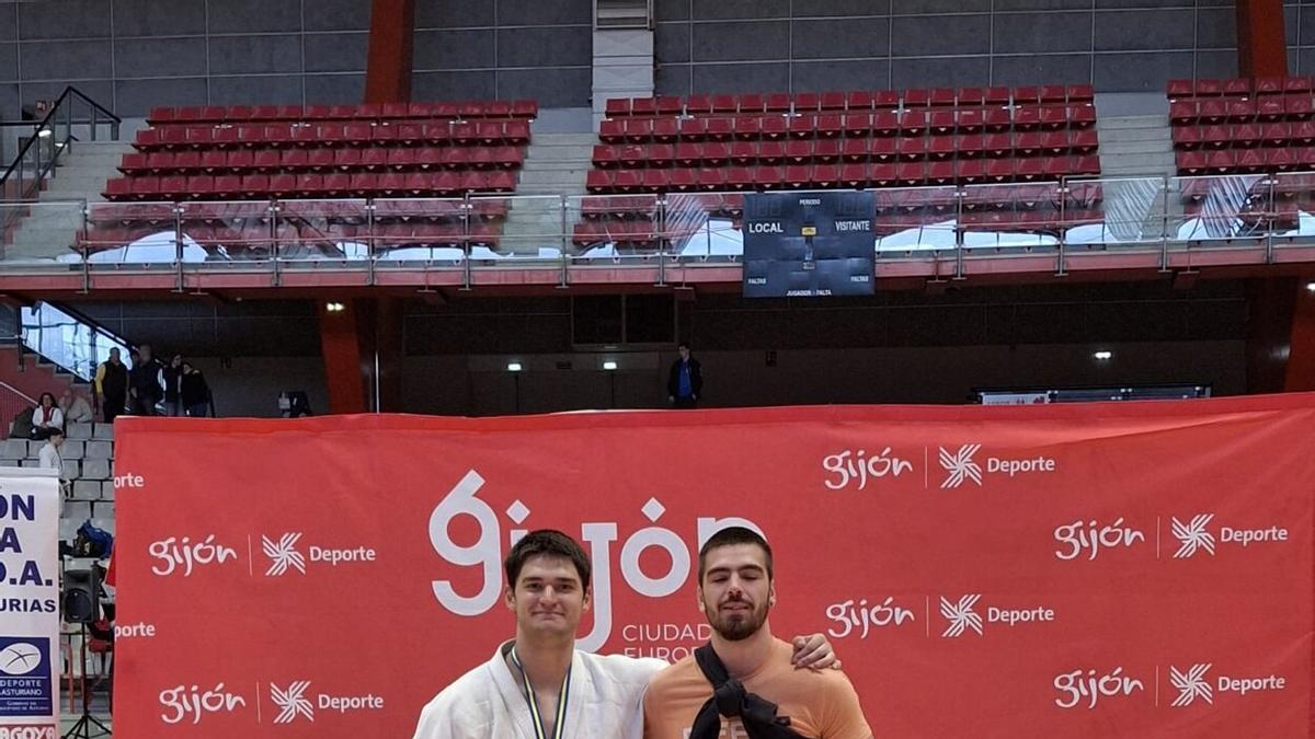 Aritz Lavado y Yago León.