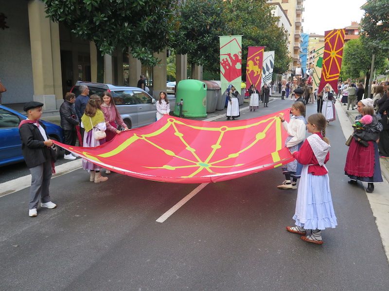 El desfile de la Euskal Jaia de Urretxu, en imágenes