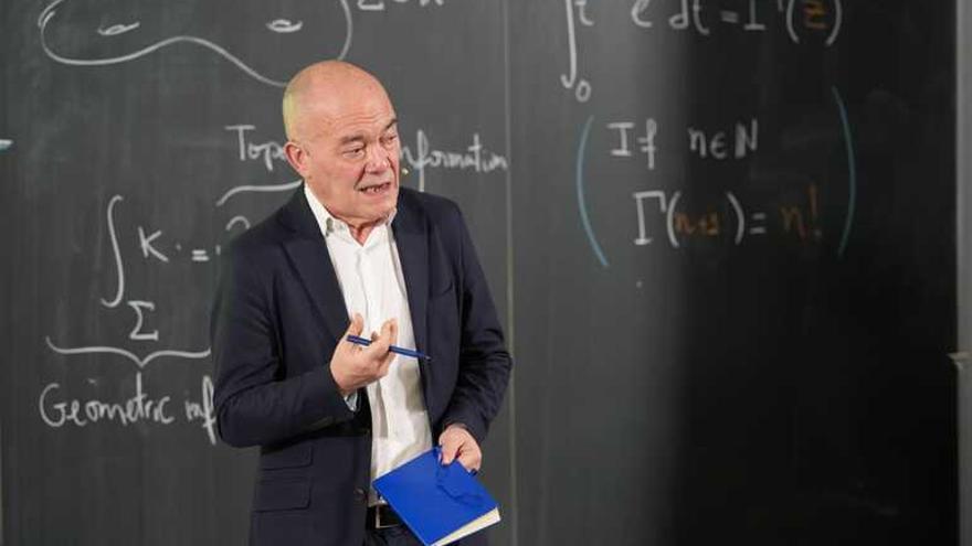 Pérez Iglesias: “Zientziaren piramidea bere osotasunean indartzeko balio izan dute 2025ean abian jarri ditugun ekintzek”