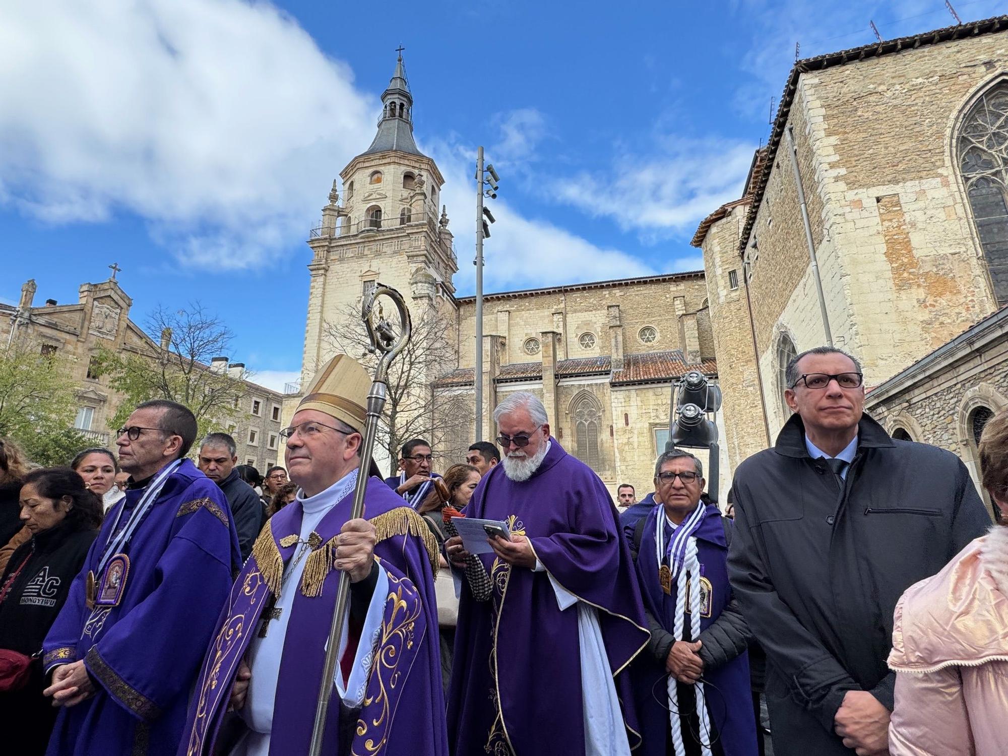 En imágenes: Procesión peruana por Vitoria en honor al patrón de Perú