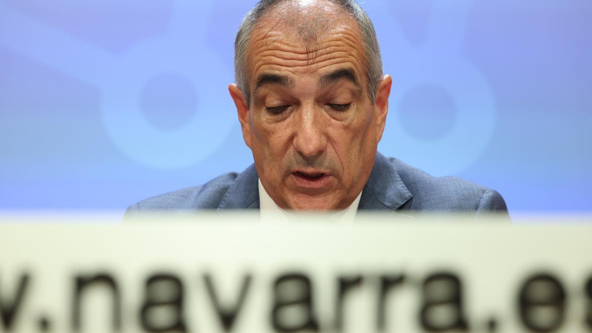 El consejero de Cohesión Territorial, Óscar Chivite, durante su comparecencia de ayer.