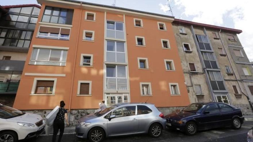 Ochenta familias de Zazpilanda se implican en la rehabilitación de sus edificios