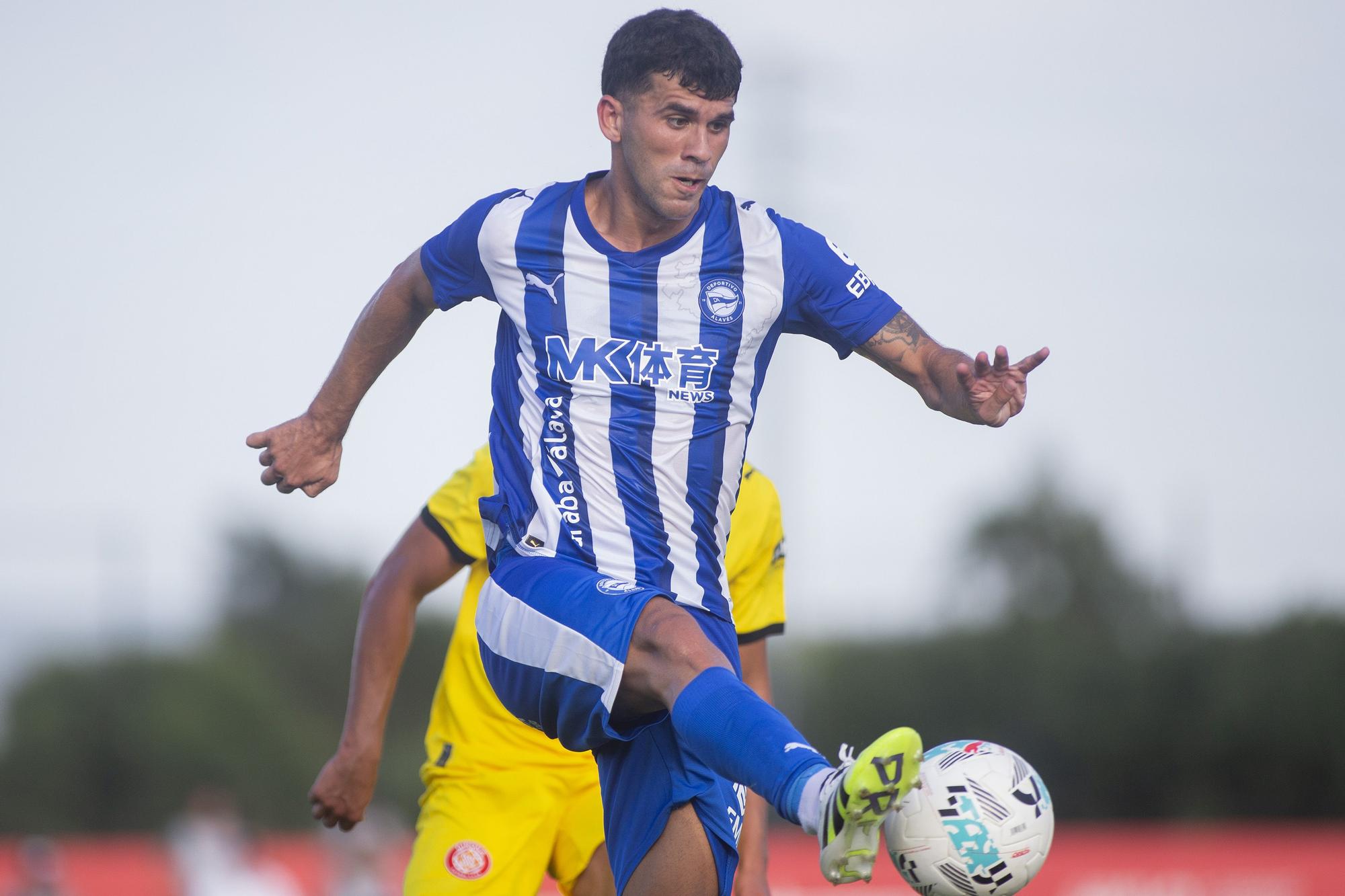 En imágenes: El Alavés, peleado con el gol ante el Girona (1-0)