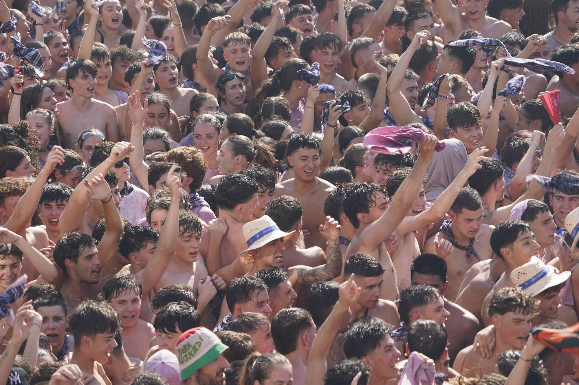En imágenes: Así ha sido la bajada de Celedón en 2025