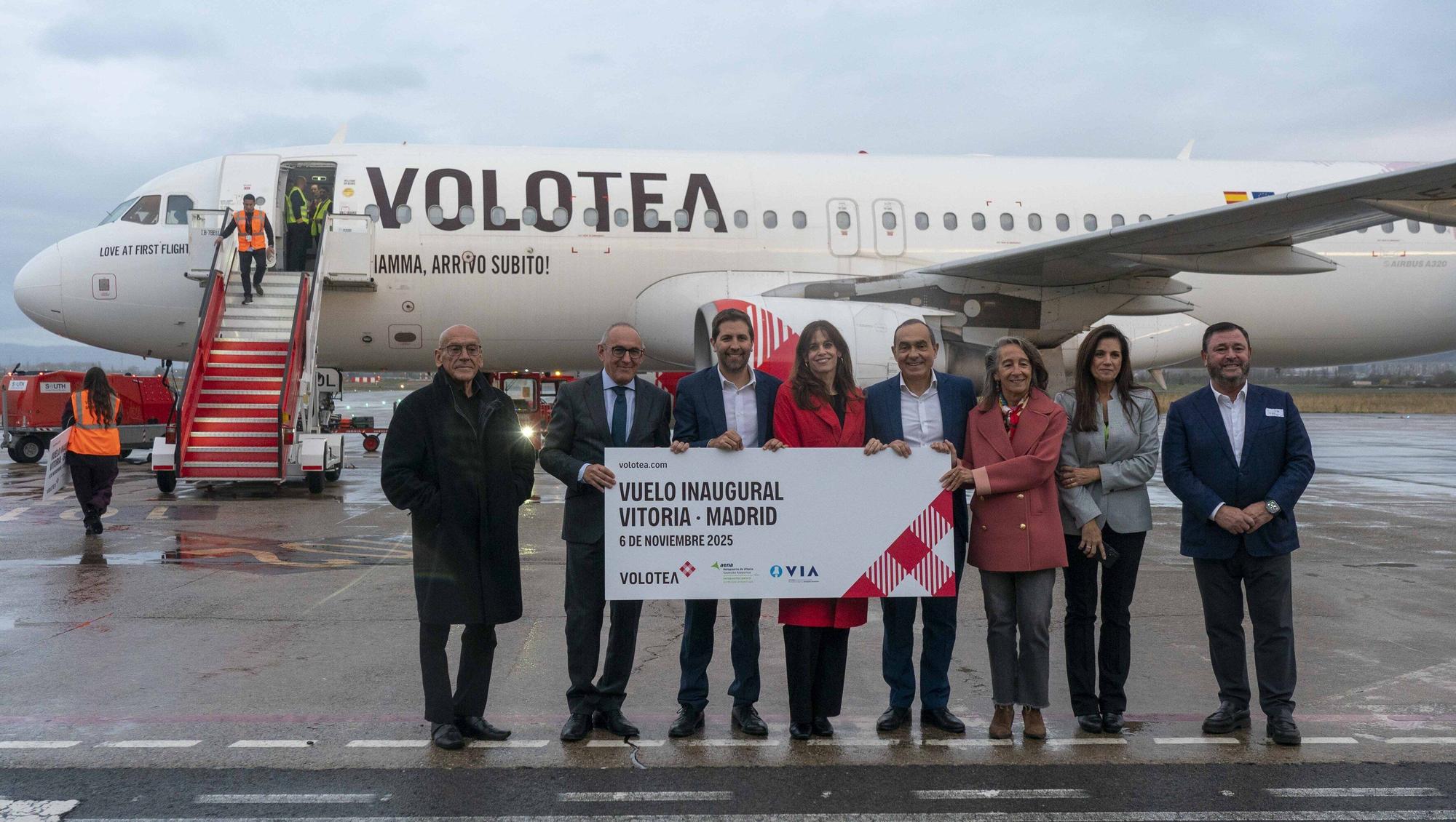 En imágenes: Foronda estrena los vuelos regulares a Barcelona y Madrid