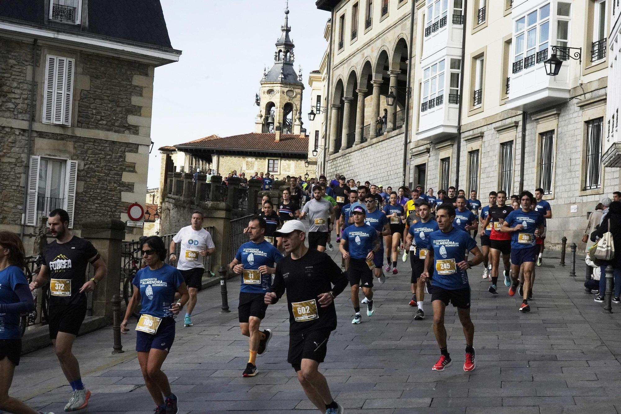 En imágenes: Miles de personas conquistan la Almendra de Gasteiz