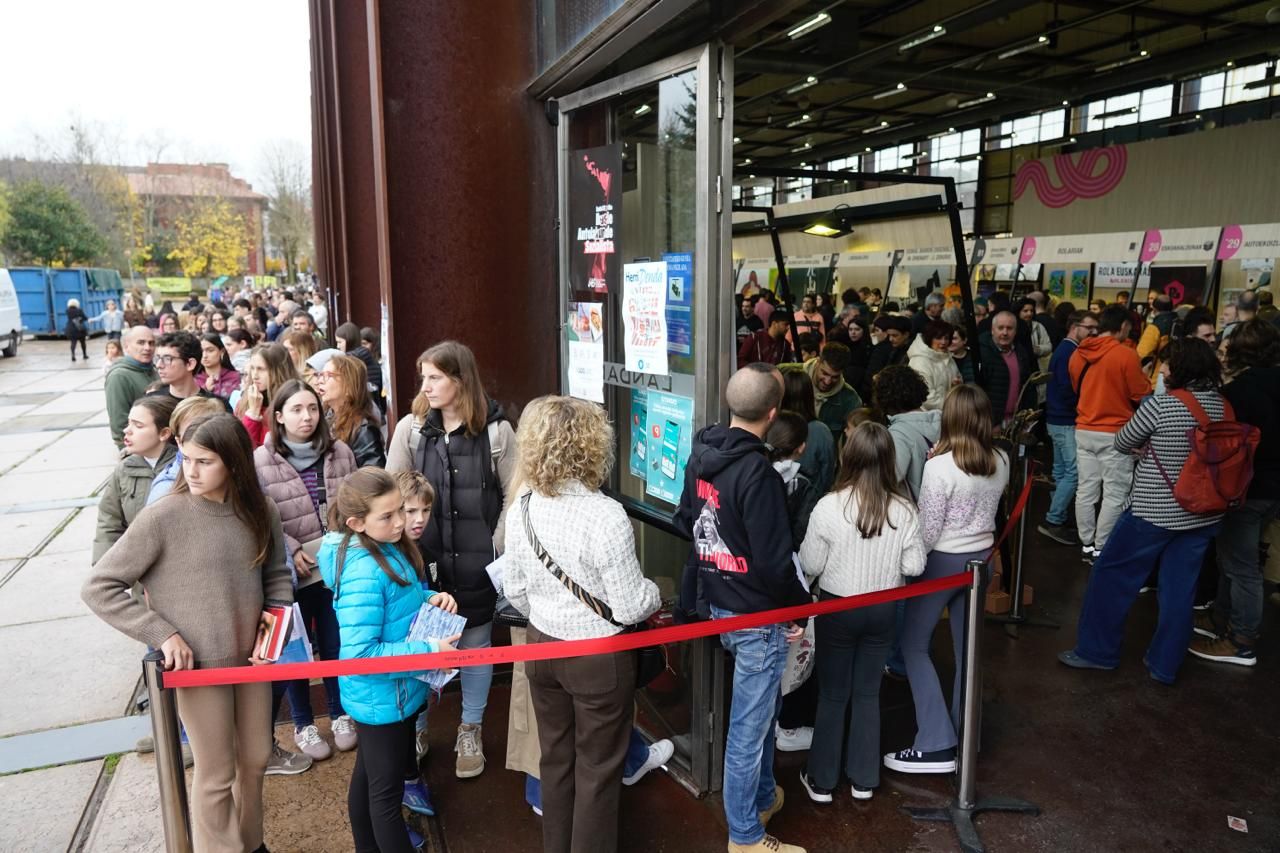 En imágenes: colas para acceder a una Durangoko Azoka a reventar