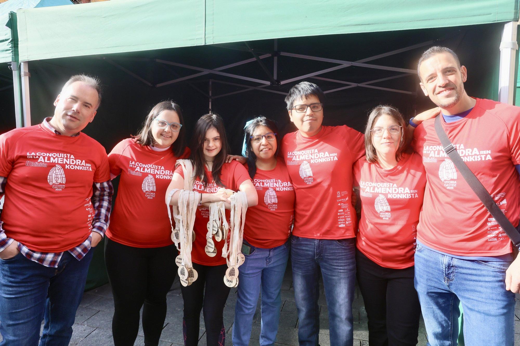 En imágenes: Buen tiempo y buen ambiente en la Conquista de la Almendra (¡Búscate en las fotos!)