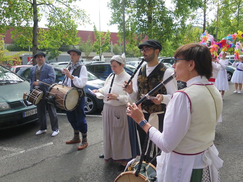 El desfile de la Euskal Jaia de Urretxu, en imágenes