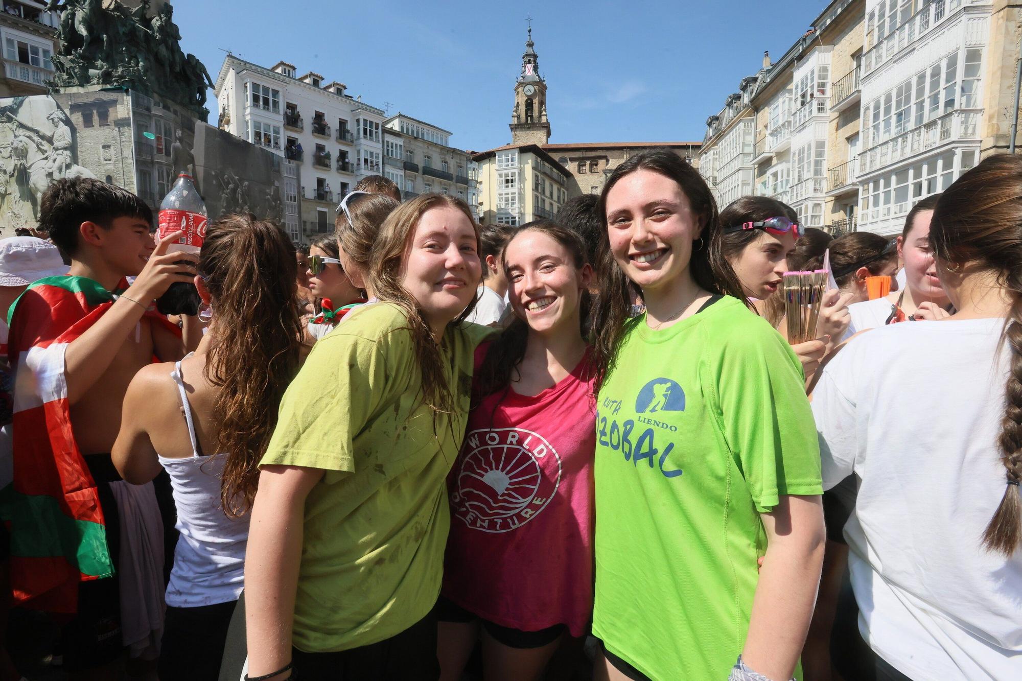 En imágenes: Vitoria sale a la calle a celebrar La Blanca tras el txupinazo