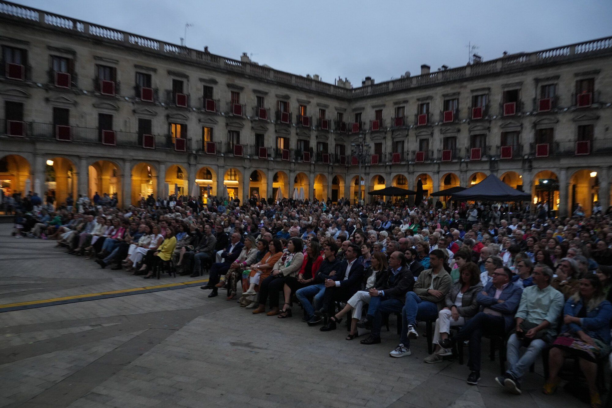 En imágenes: La artista Txaro Arrazola en el pregón de las fiestas de La Blanca 2023