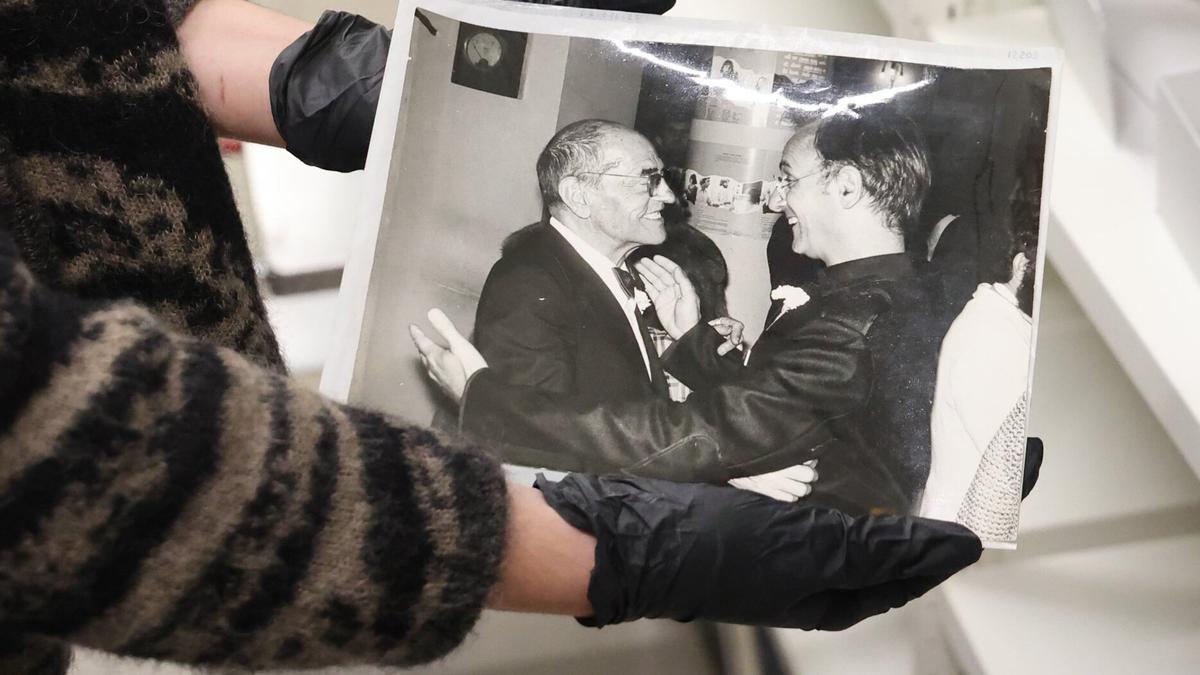 Luis Buñuel y Carlos Saura, en el Zinemaldia de 1977.
