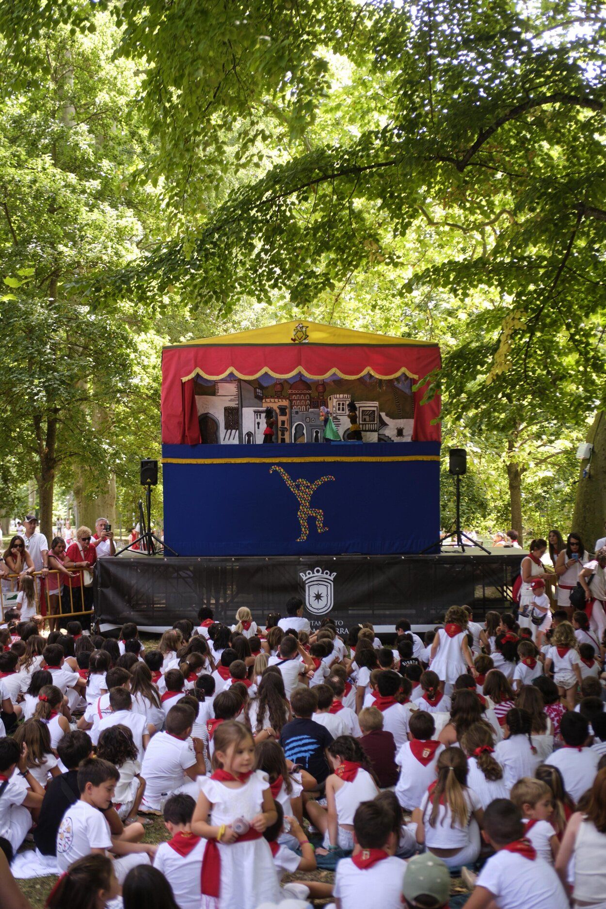 Fotos de la procesión y la pañuelada de este domingo en fiestas de Estella-Lizarra