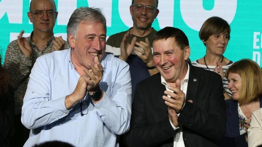 Arnaldo Otegi cuenta un chiste sobre navarros en el arranque de la campaña electoral