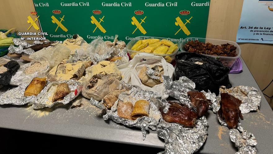 De lenguas de pato a carne oculta en harina: así intentaron colar productos ilegales por el aeropuerto de Noáin