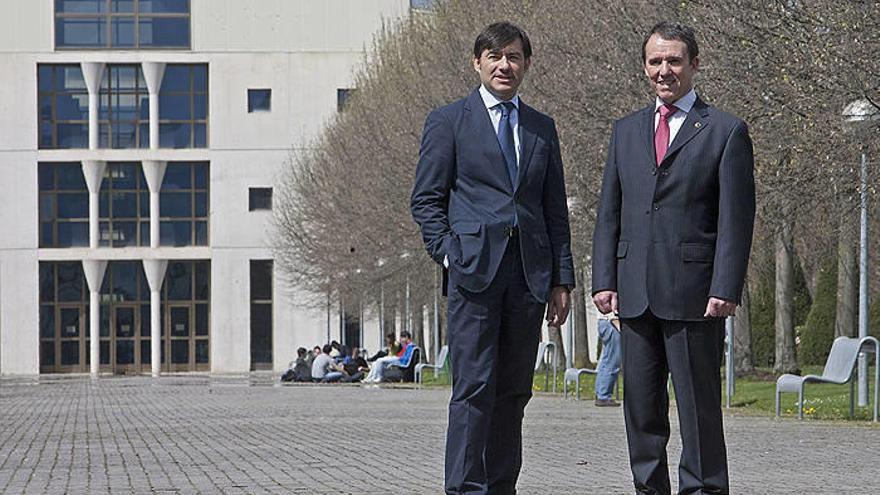 Los candidatos Rafael LAra y Julio Lafuente posan en día anterior al incio de la campaña electoral.