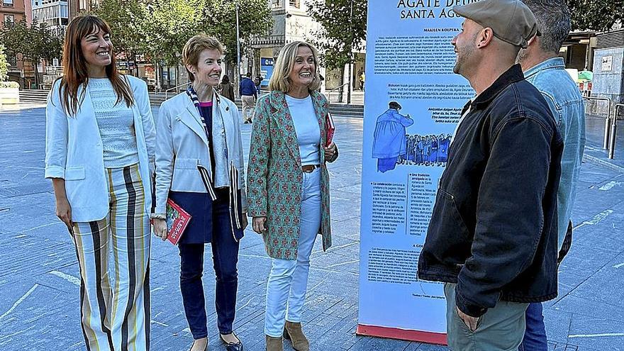 La exposición ‘De Bizkaia de toda la vida’ estará en la Herriko Plaza hasta el día 17.  | FOTO: D. F. B.