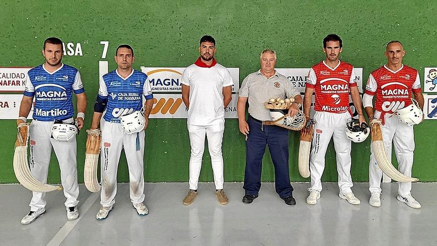 De i. a d.: Barricart, Matxin III, Miguel Ibiricu (alcalde de Santacara), Úriz (juez), Ion y Zeberio II.