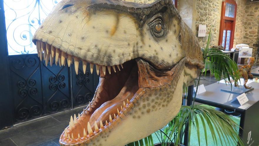 Los dinosaurios, los minerales y los fósiles toman Urretxu