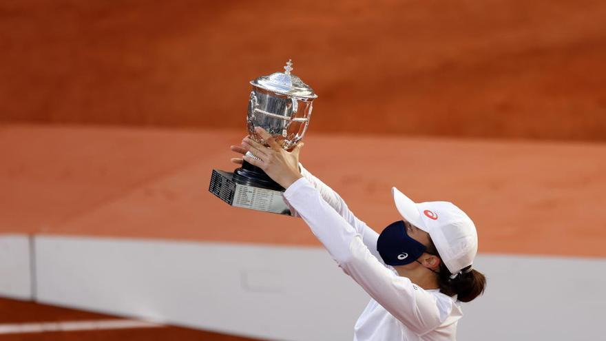 Iga Swiatek se corona en Roland Garros