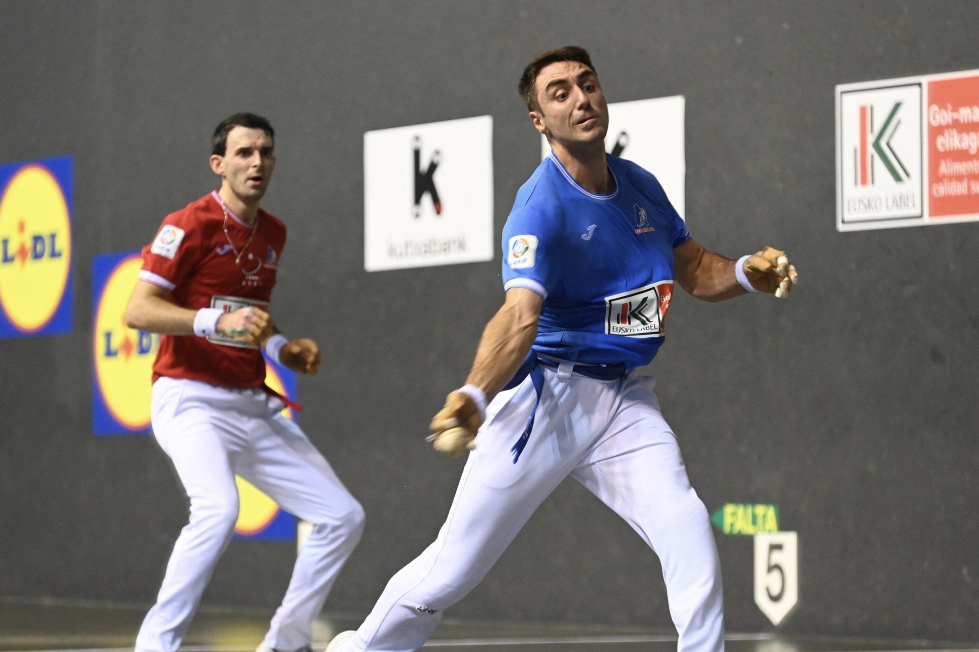 Peio Etxeberria, finalista del Cuatro y Medio por tercera vez consecutiva después de ganar a Altuna III en el Atano III de Donostia.