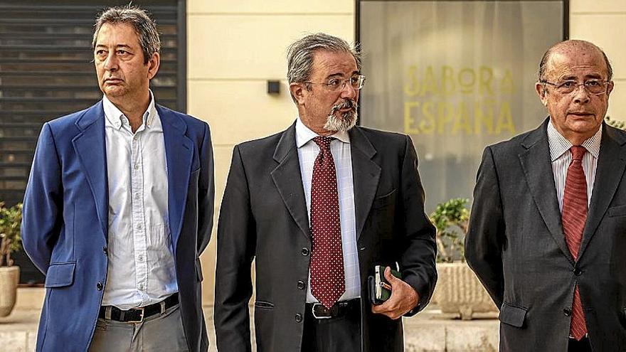 El ex torero Vicente Barrera, de Vox (izquierda), vicepresidente de Valencia, gracias al PP.