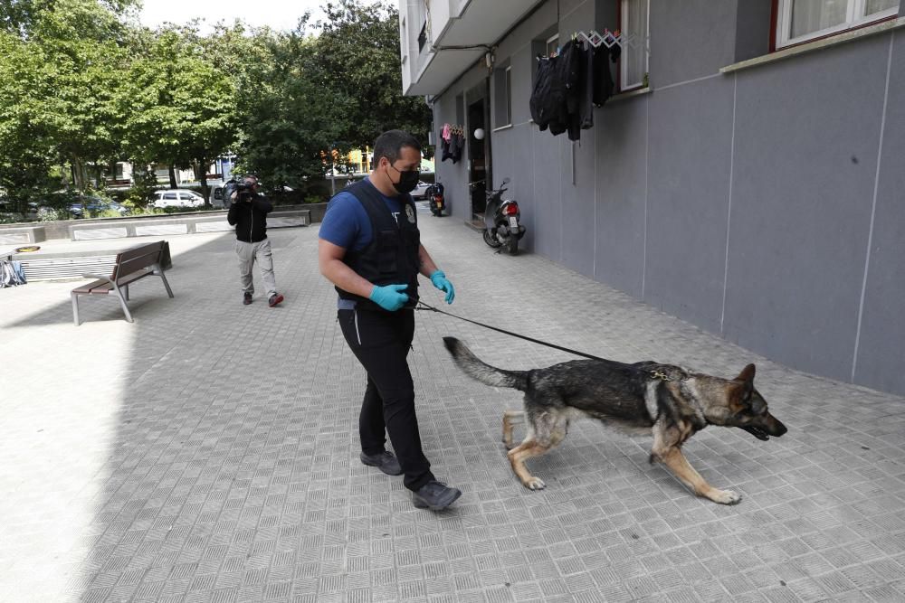 Registro en el piso del presunto asesino de Bilbao