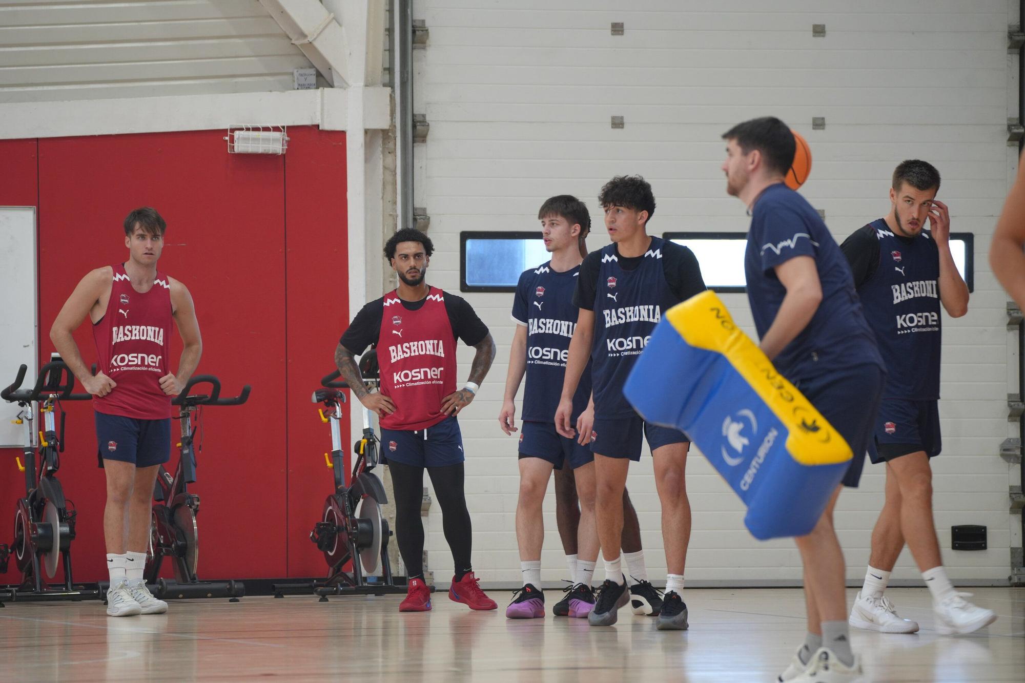 En imágenes: Así entrena el Baskonia bajo las órdenes de Galbiati